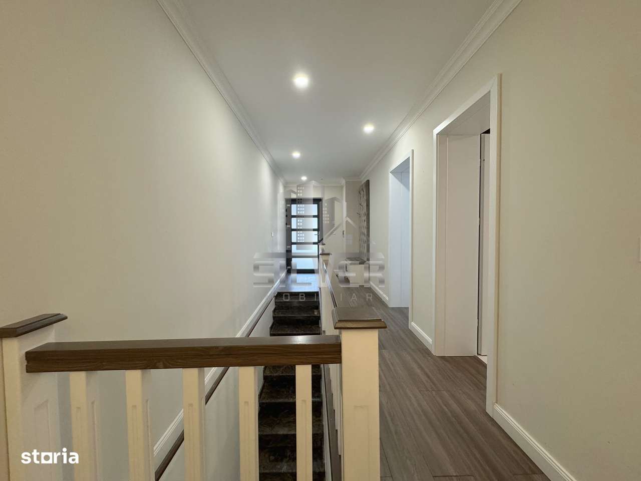 Casa moderna cu teren de 280 mp  la 5 minute de Vivo!-16