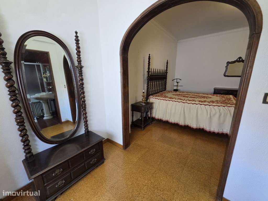 Moradia T5 com Garagem e Jardim | Centro de Elvas-21