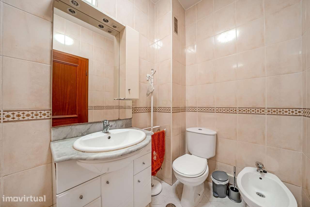Apartamento T3 com Lugar de Garagem e Arrecadação-17