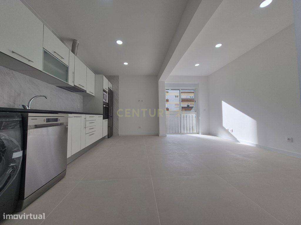 T2 Remodelado no Laranjeiro – Moderno e Bem Localizado - Grande imagem: 3/24