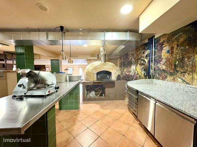 Trespasse / Arrendamento de Restaurante Moderno com Forno a Lenha em S-29