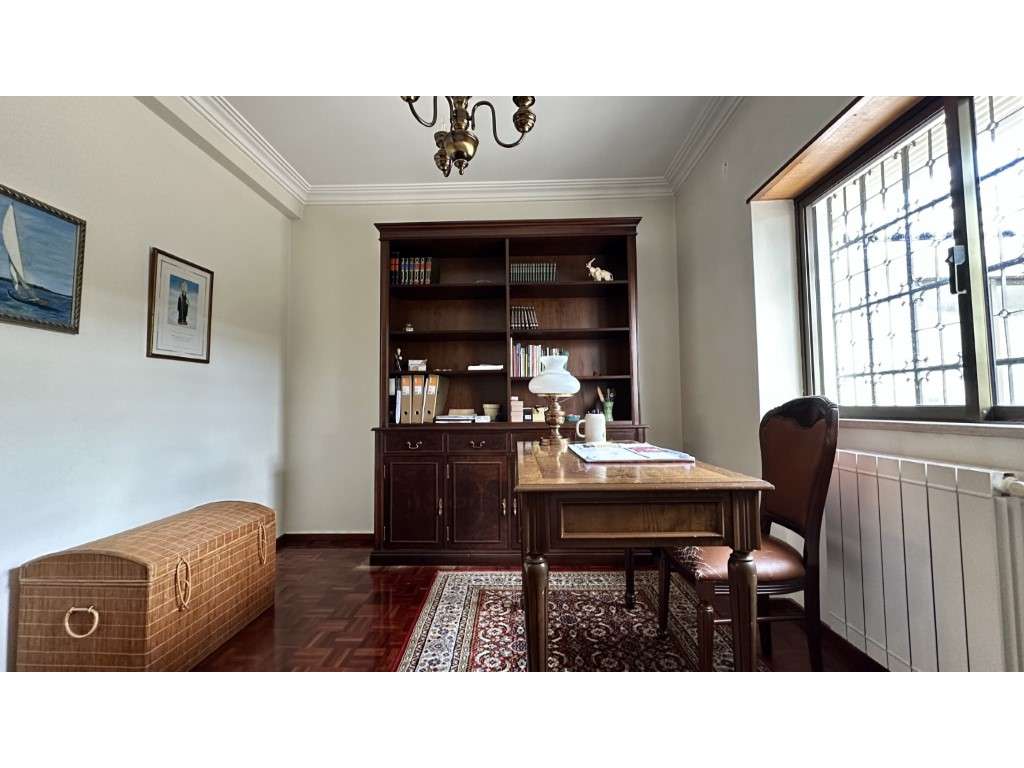 Moradia T5 com Sótão, Jardim Privado e Churrasqueira - Carnaxide-11