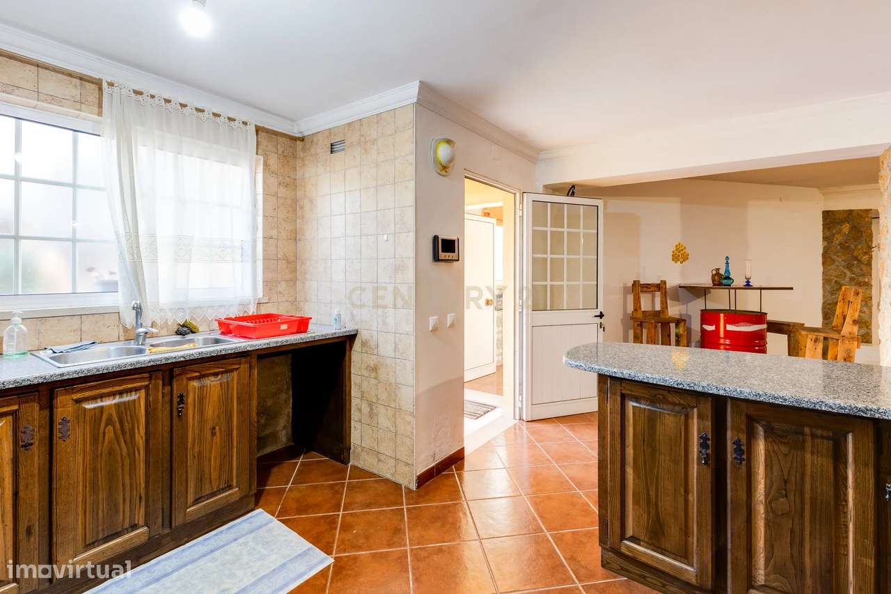Moradia T5 com Jardim e Vista para o Rio em Venda de São José, Alberga-3