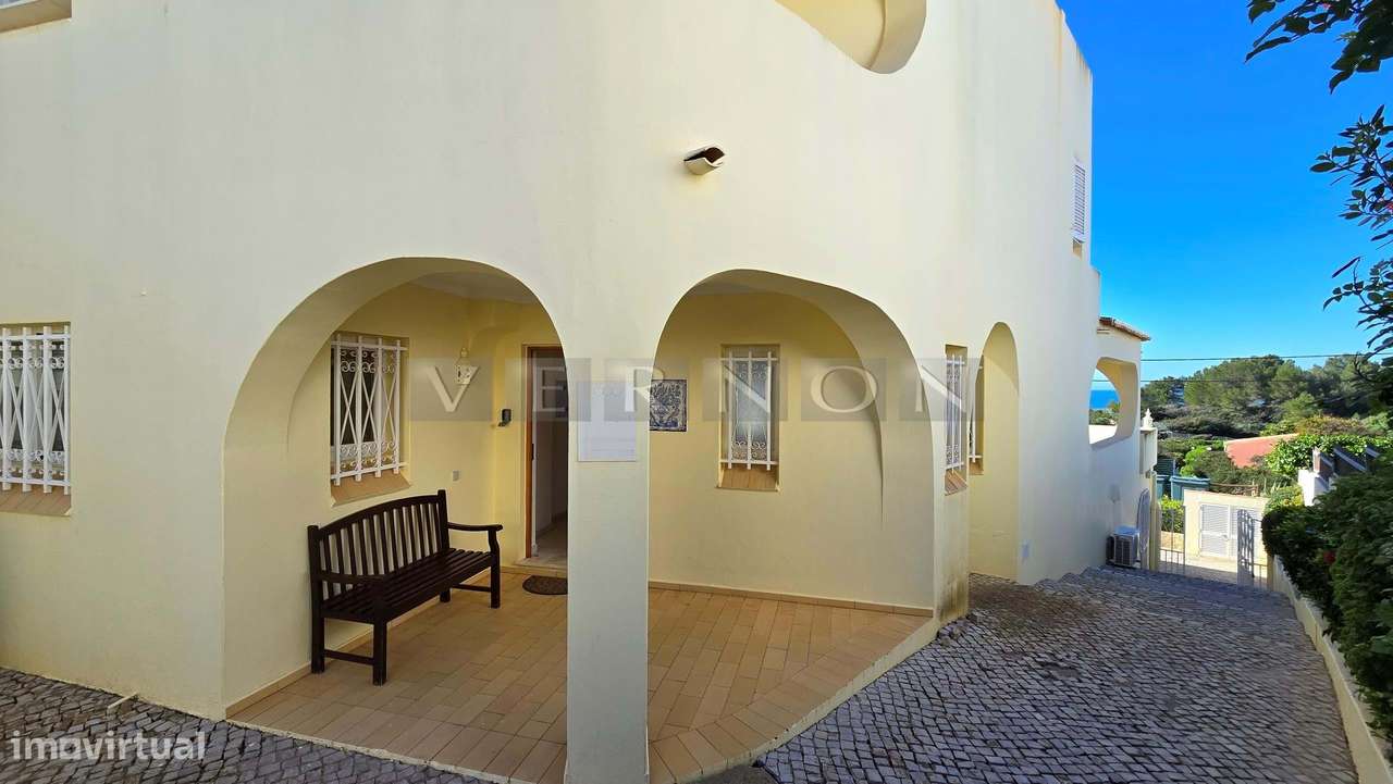 Algarve, para venda, moradia T5 primeira linha do mar com piscina aque-11