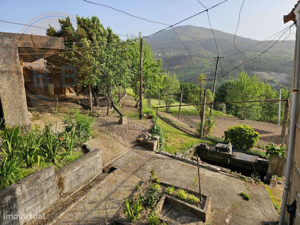 Moradia T4, em pedra, com terreno de 2.366 m² e Espigueiro datado d...-32