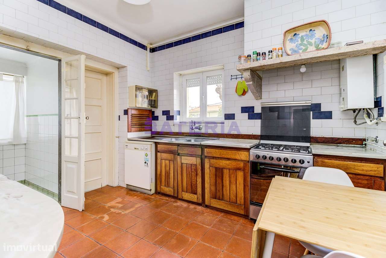 Moradia Independente T5 em Linda-a-Velha-10