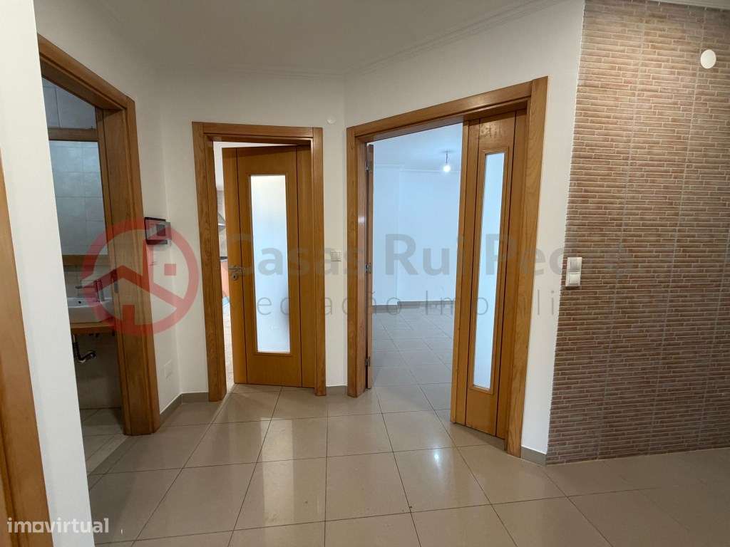 Moradia T5 remodelada no Feijó, Almada-28