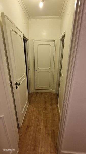 T1 remodelado junto a transportes, comercio e praias - Grande imagem: 5/9