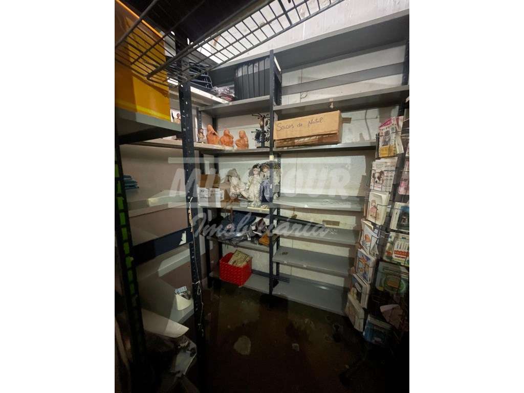 Loja situada em Santiago do Cacém-15