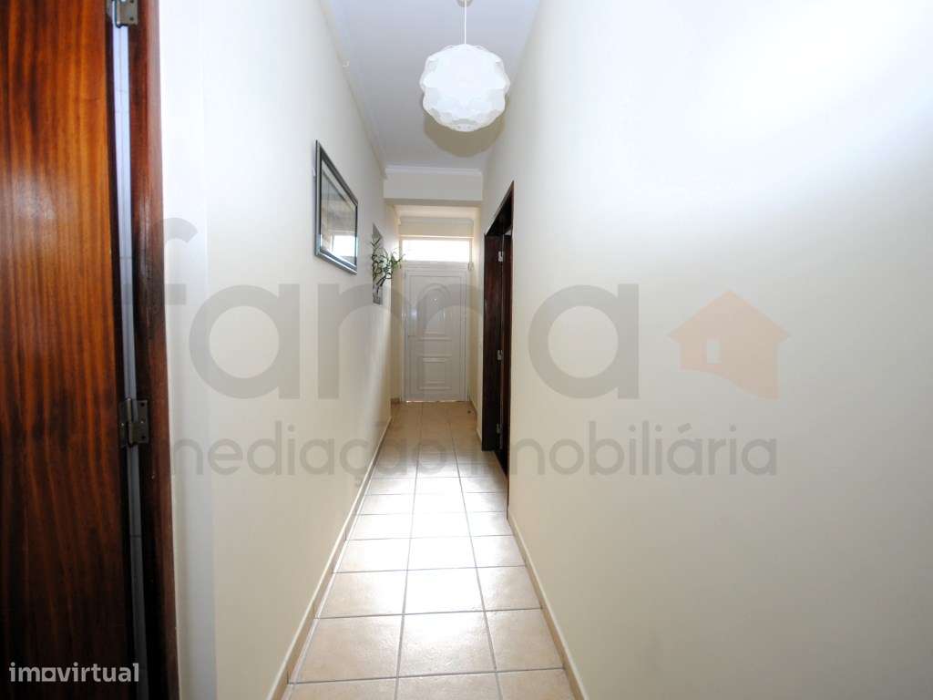 **Oportunidade Única: Moradia T6 à Venda!**-19