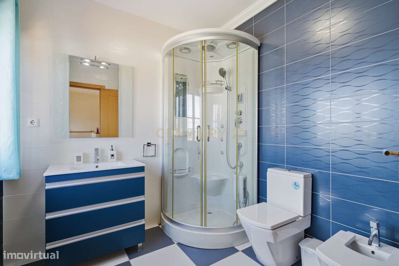 Moradia T5 com Garagem e Piscina em Miragaia, Lourinhã-31