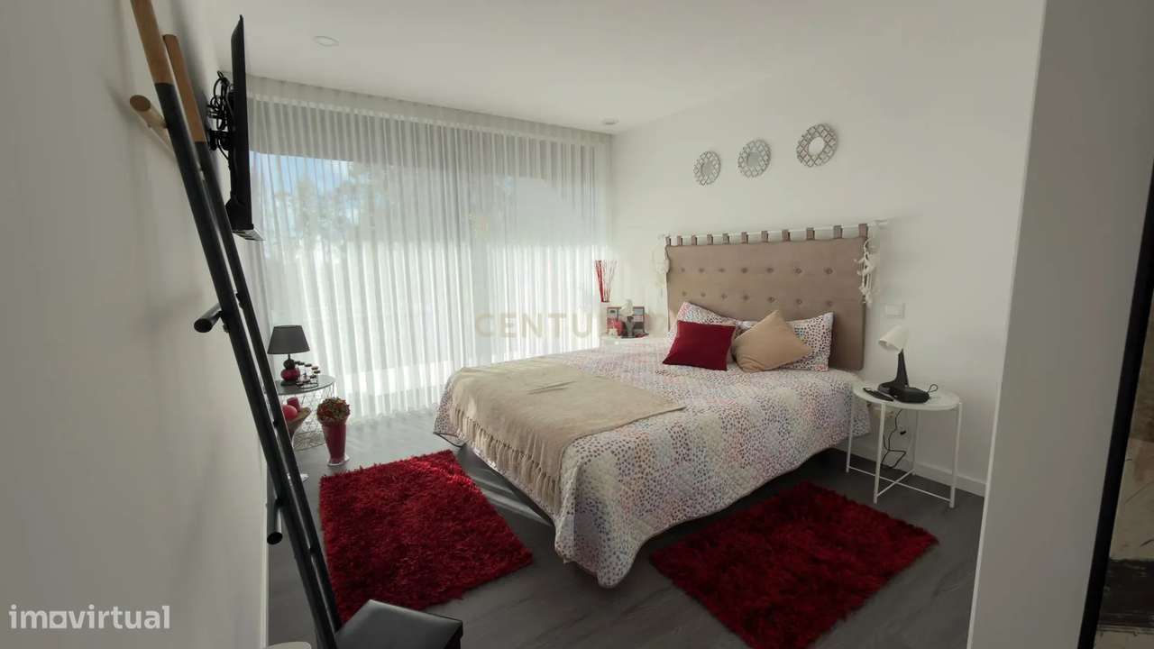 Luxuosa Moradia com Piscina em Vila Franca - Oportunidade Única-6