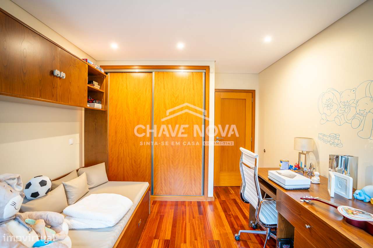 Andar Moradia T3 em S. Mamede do Coronado - Como Novo-16