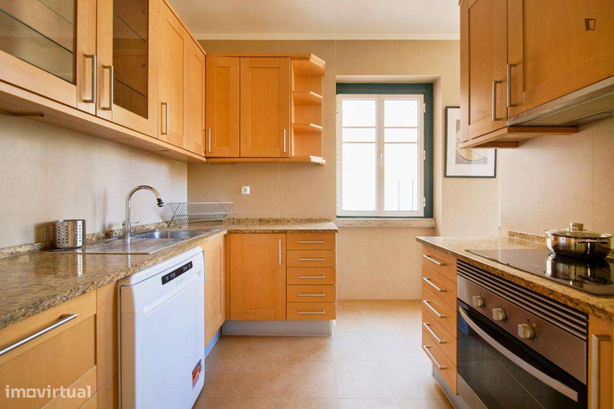 Quarto - localizado em Alameda Lisbon - Grande imagem: 2/10