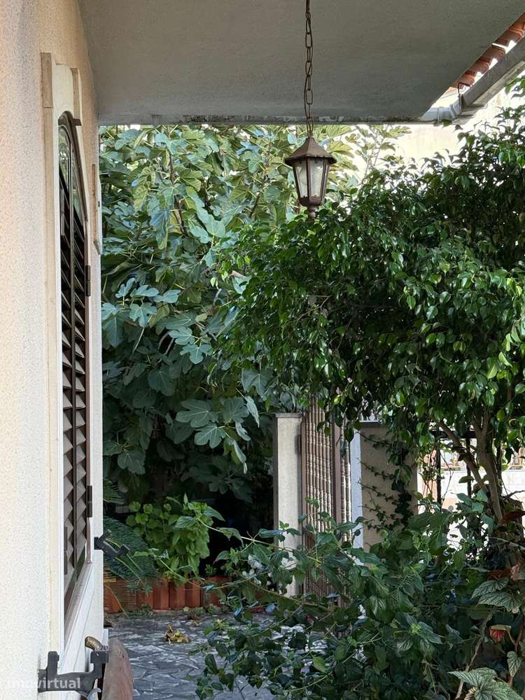 Moradia T4 com jardim e garagem em local privilegiado - Grande imagem: 5/28