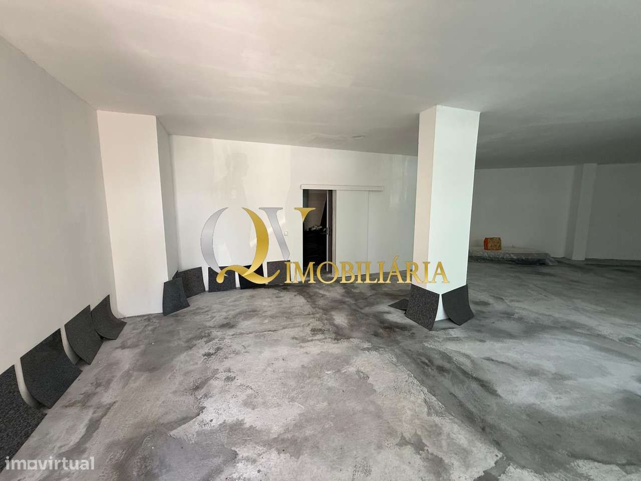 Excelente loja para venda sita na Arroja, Odivelas-1