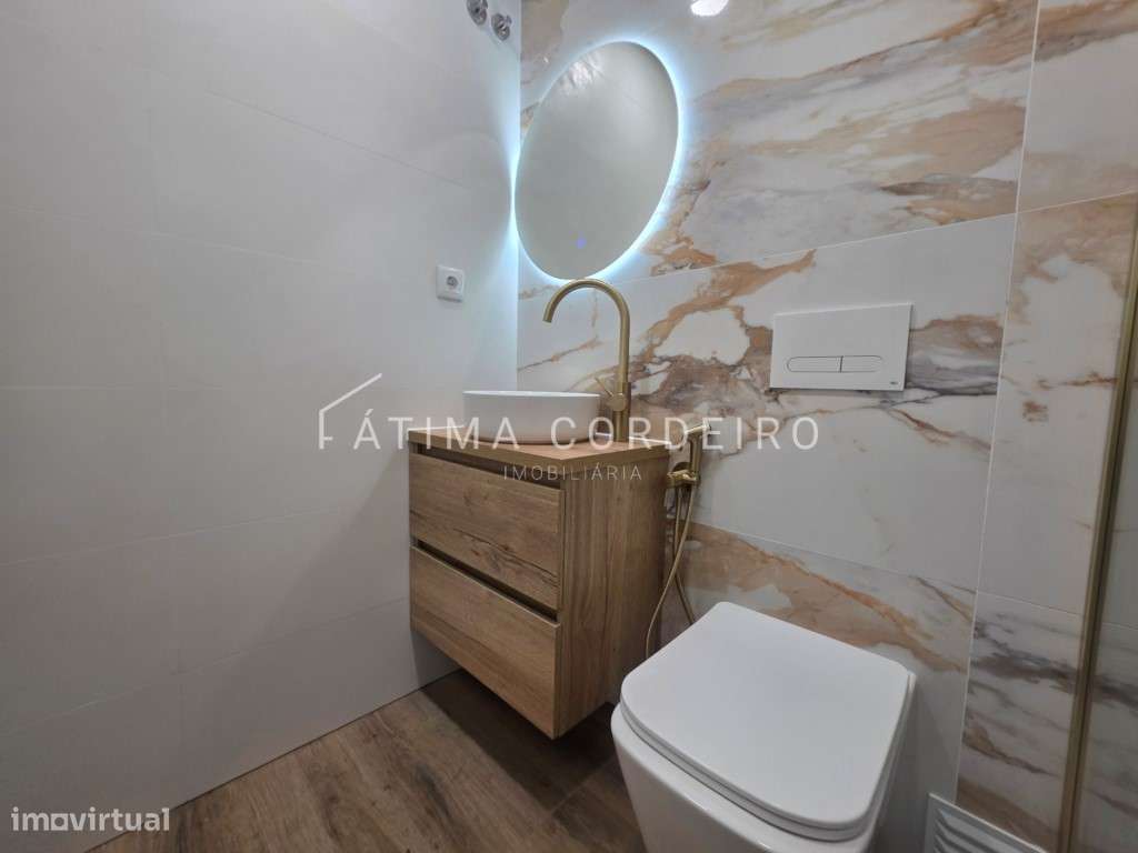 Excelente Apartamento T3 Remodelado em Almada-6