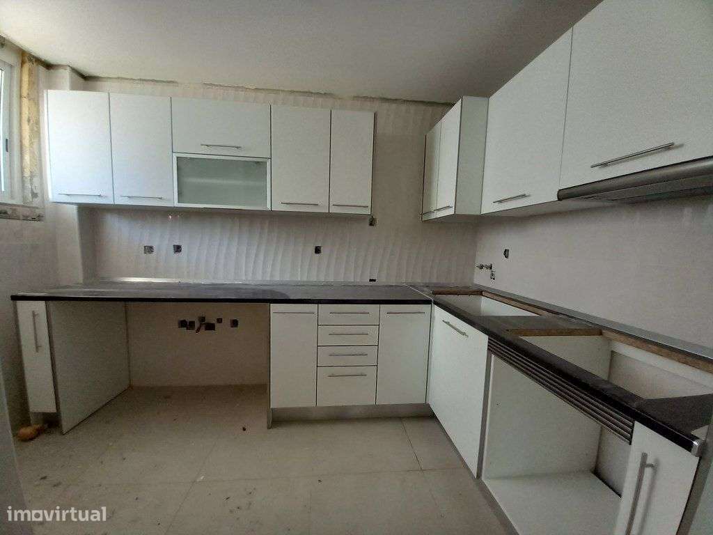 Apartamento T4 Remodelado em Afonsoeiro, Montijo - Grande imagem: 3/19
