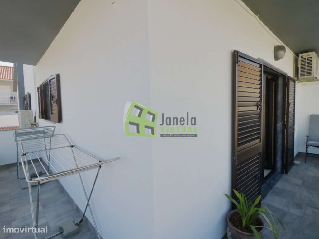 Moradia T3+1 com Quintal, Garagem em Vale de Milhaços-22