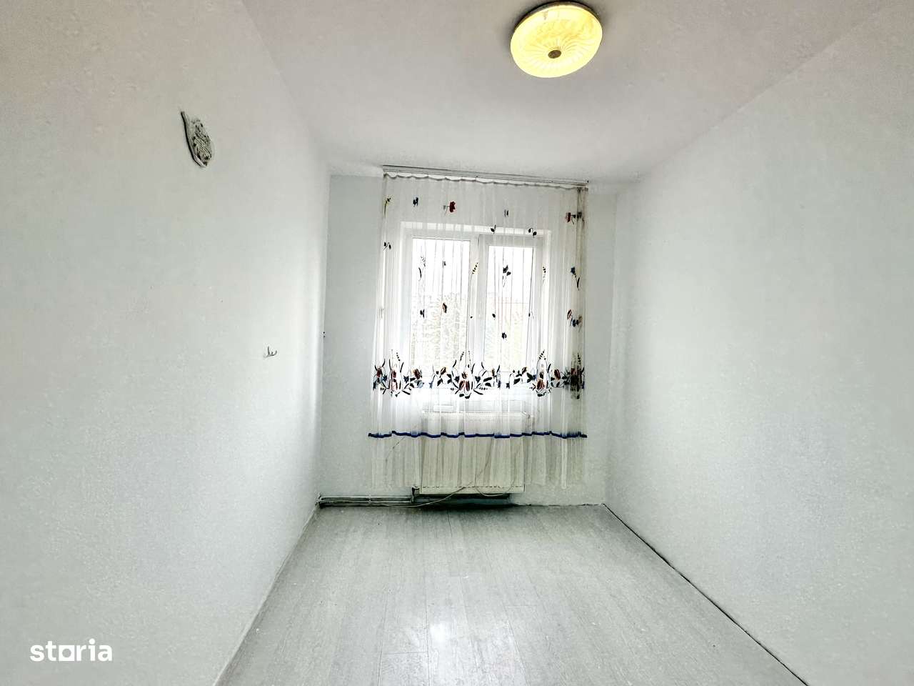 Apartament 3 camere de vânzare – zona Florilor, Str. Mimozei-2