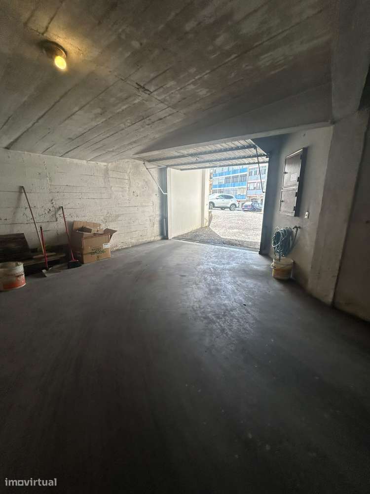 Apartamento T3 com varanda e garagem em Cacém-21