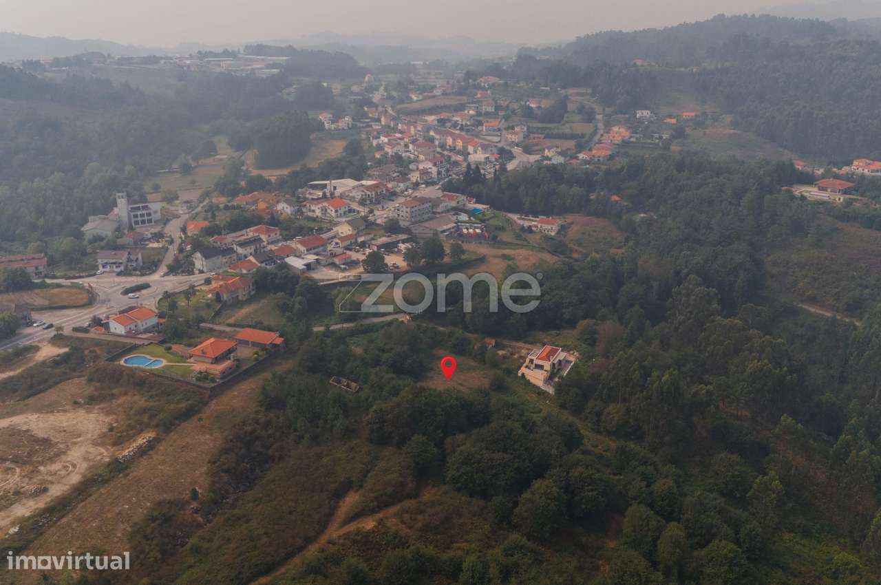 Terreno com 12.350 metros quadrados, junto aos Gerês - Grande imagem: 3/19