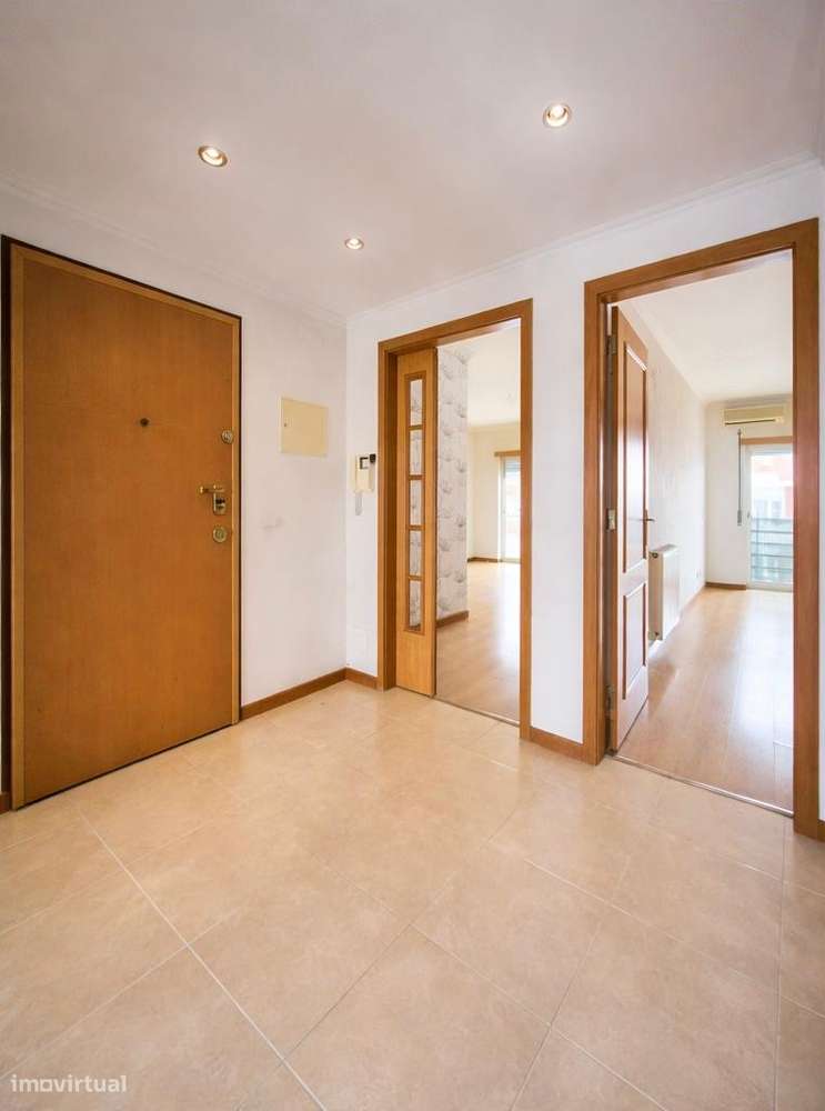 T2 com arrecadação e elevador Feijó, Almada-2