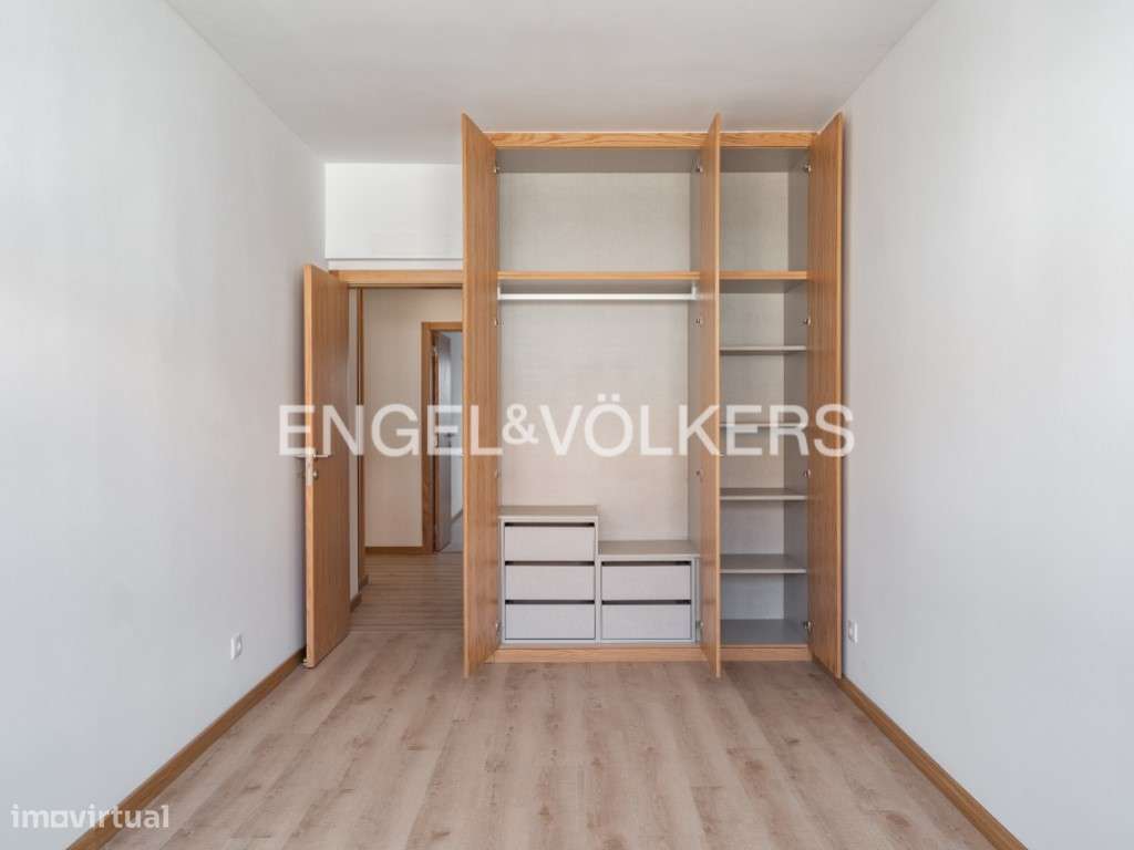 T2 Remodelado com 83m2 no Casal de S. Brás-19