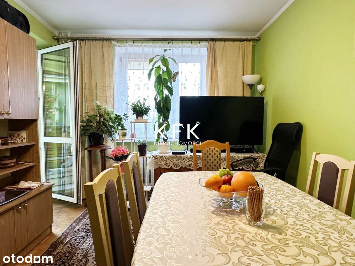 Trzy niezależne pokoje Blok Cegła Balkon Film-14