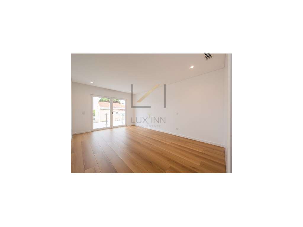 Moradia de Luxo T4 , São Pedro Do Estoril, com Piscina e Garagem-43