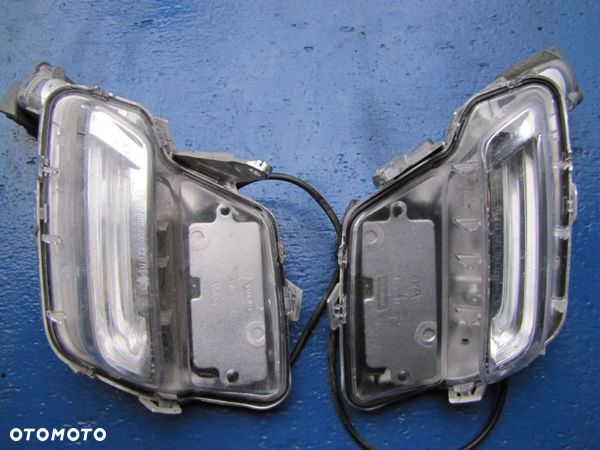 VOLVO XC60 LIFT - PRAWA LAMPA LED DRL - 1