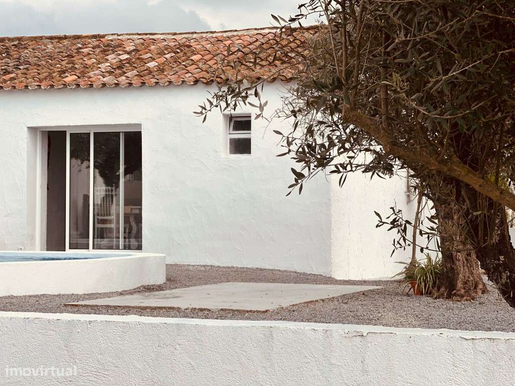 Moradia T2, inserida em lote com 1125 m2 com piscina, em Santiago M...-27