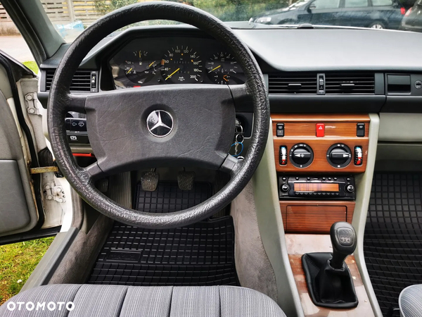 Mercedes-Benz W124 (1984-1993) - 30