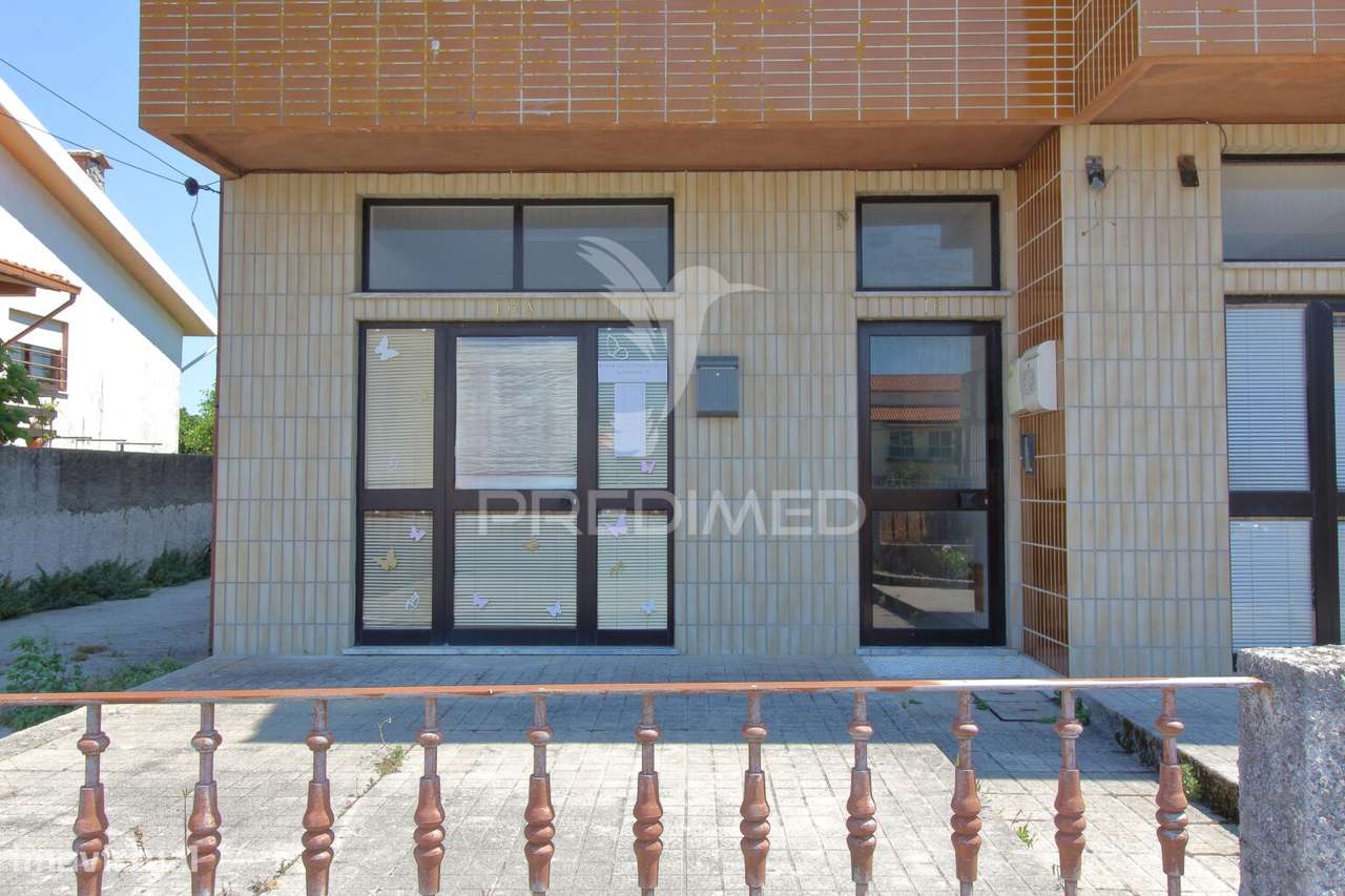 Loja R/Chão com garagem com possibilidade de transformar em T1 na G... - Grande imagem: 2/17