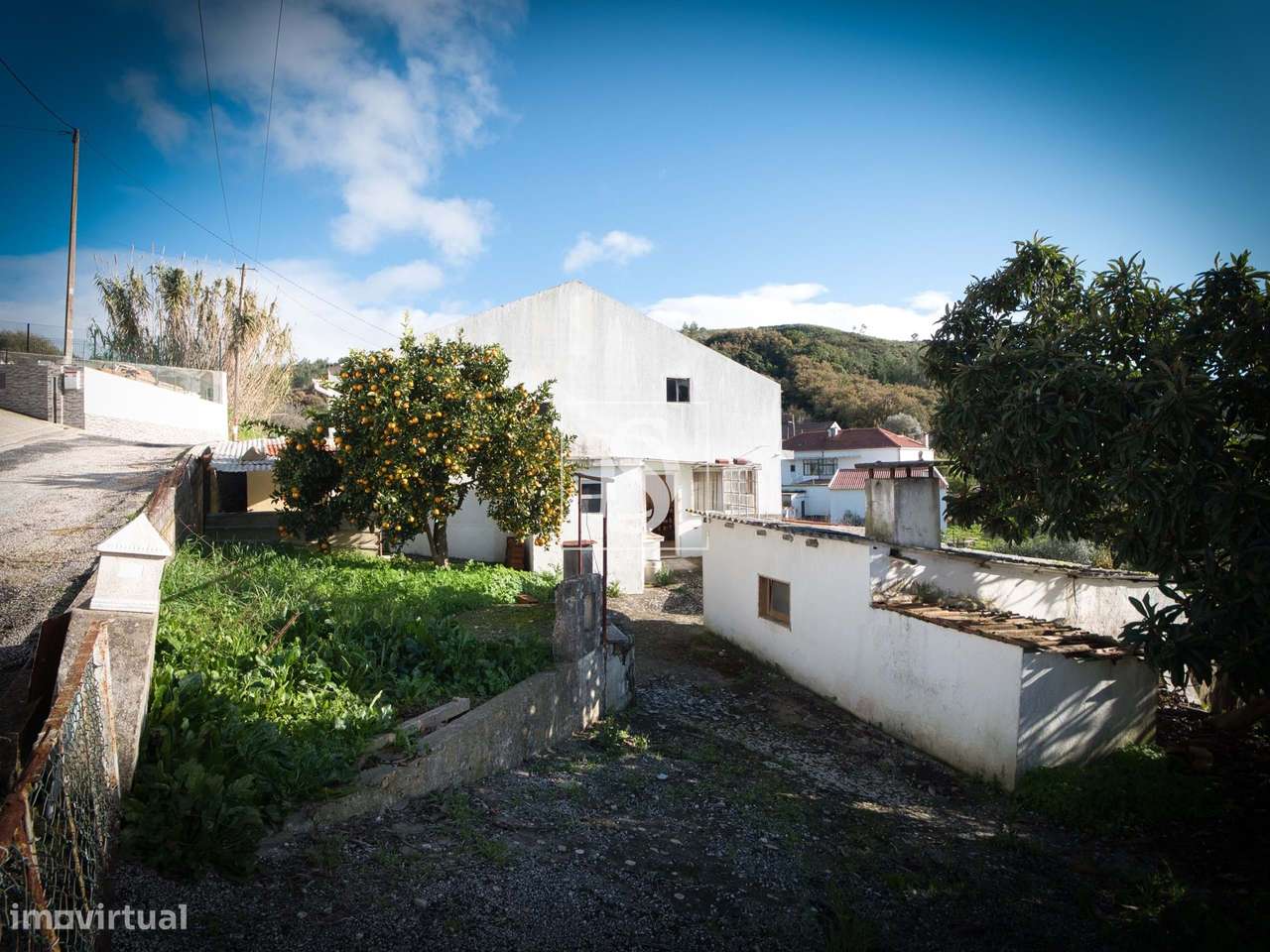 Terreno de 1.320 m² no Calhandriz, na zona da Adanaia  com ribeiro e b-6