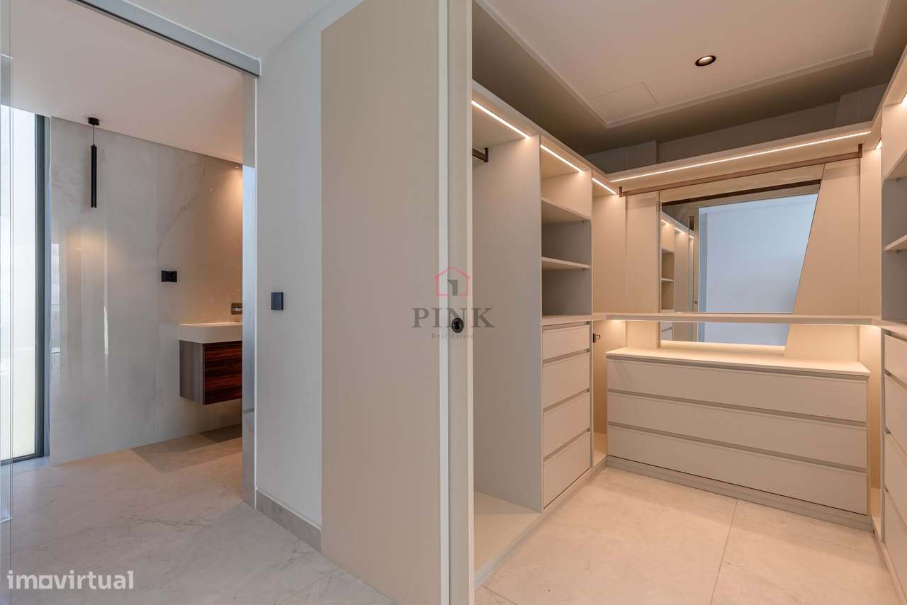 Moradia de Luxo com Piscina - T4 no Funchal-35