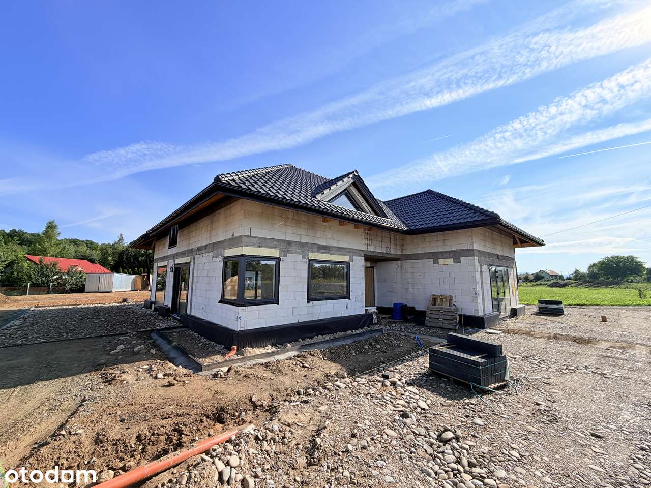 Dom wolnostojący pow.cał. 393m, działka 20 ar