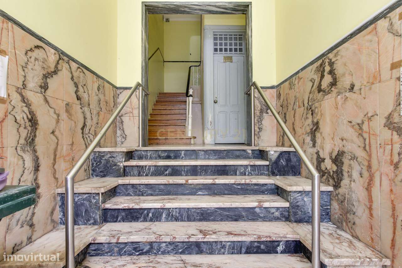 T7 com 200 m² para reabilitação| Elevado potencial de investimento no-28
