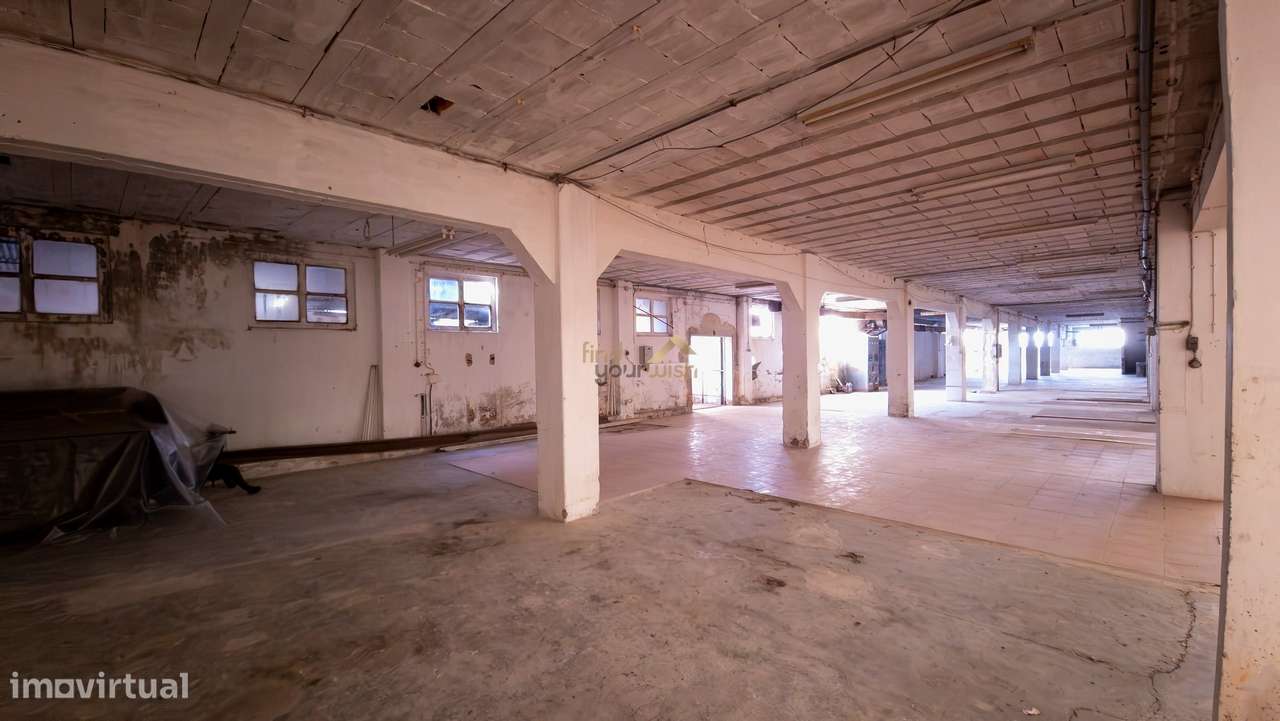 Armazém de cerâmica localizada no centro de Vestiaria.-21