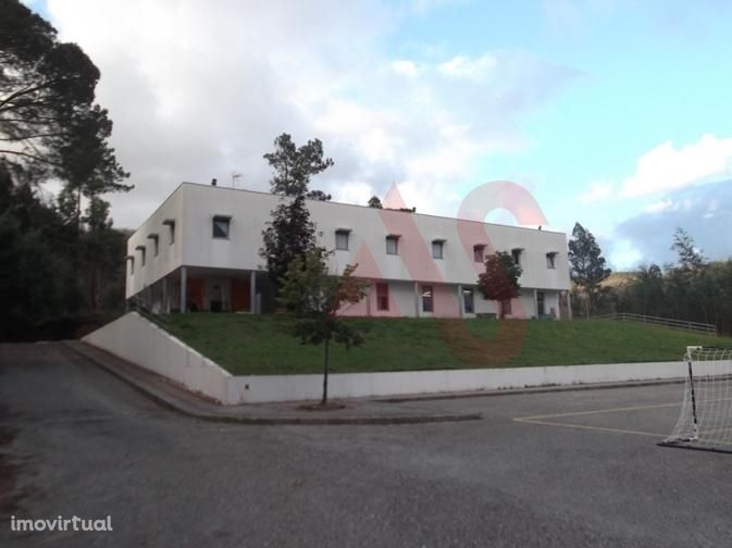 Residencial na Estrada Nacional 2 em Vila Nova de Ceira, Góis