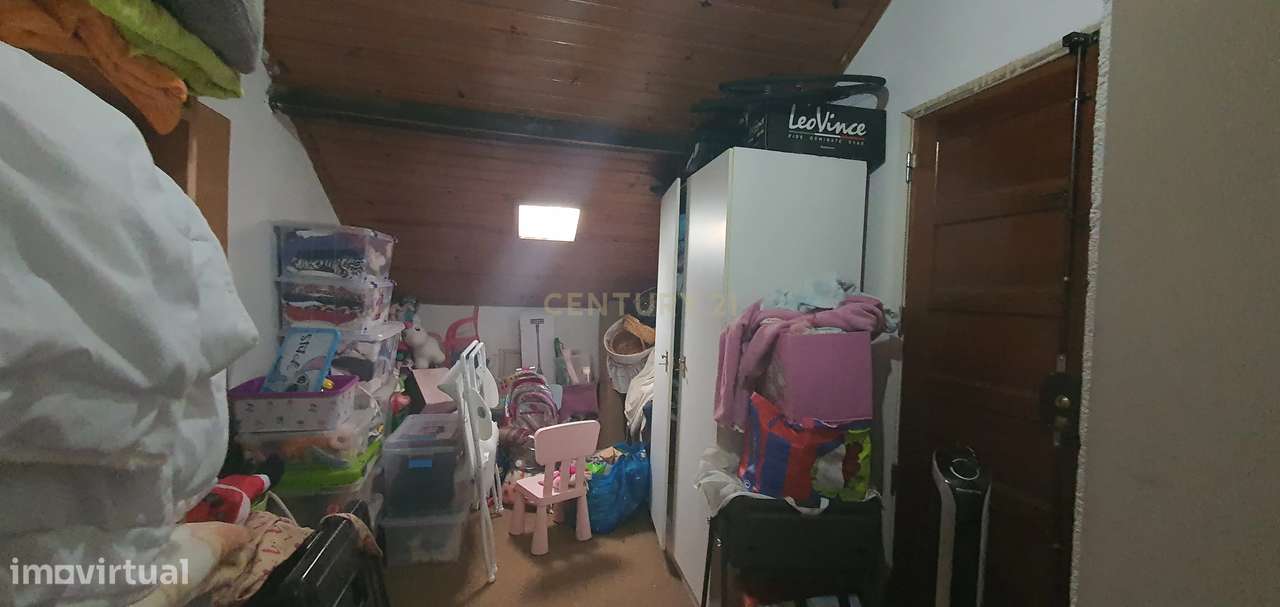 Apartamento T2+1 com parqueamento e Vista desafogada em Odivelas, Lisb-13