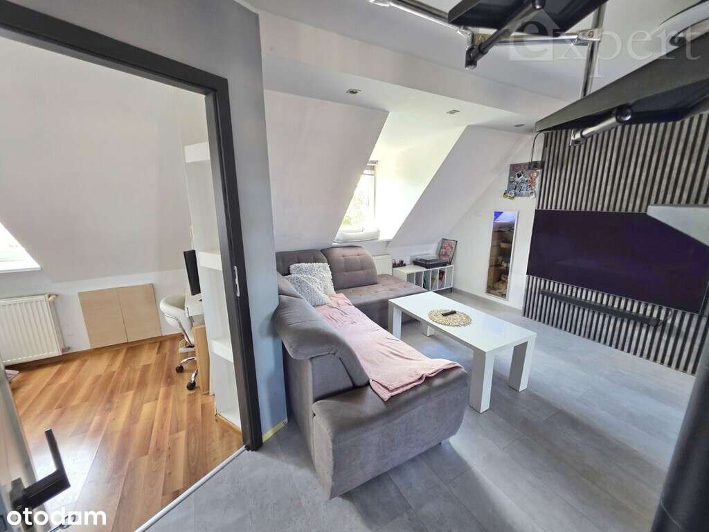 Dwa poziomy z tarasem i miejscem parkingowym-11