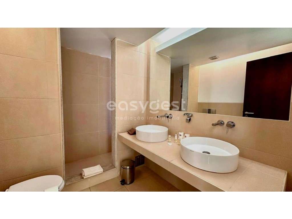 Moradia contemporânea T4 com piscina exclusiva e perto do mar. - Grande imagem: 5/19