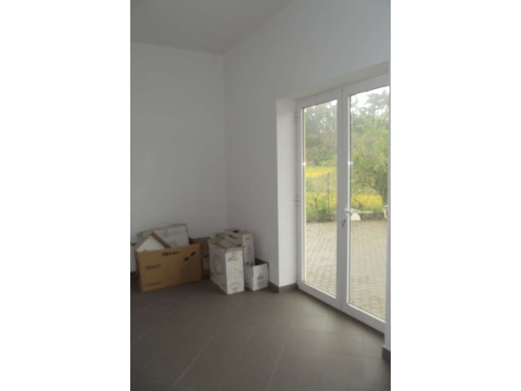 Loja para arrendamento a escassos minutos do Centro da Feira! - Grande imagem: 4/10