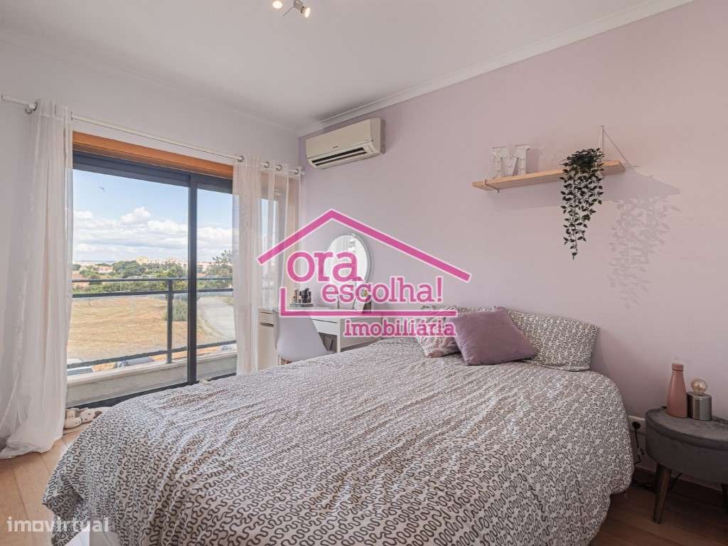Apartamento T2 recente com 100 m2, Suíte e Parqueamento em Paio Pires!-14