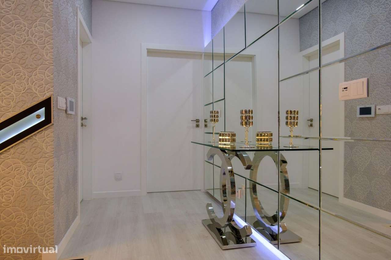 Moradia T4 com Piscina e Jardim na Aroeira, Almada-22