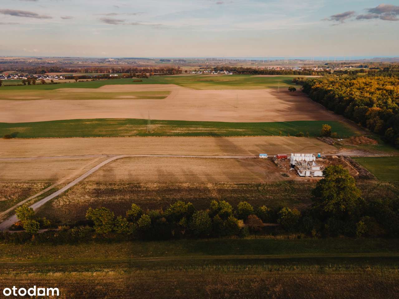 Działka budowlana w malowniczej lokalizacji-2