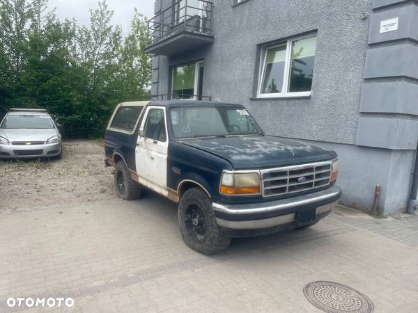 Ford Bronco - 2