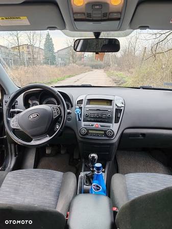 Kia Ceed - 12