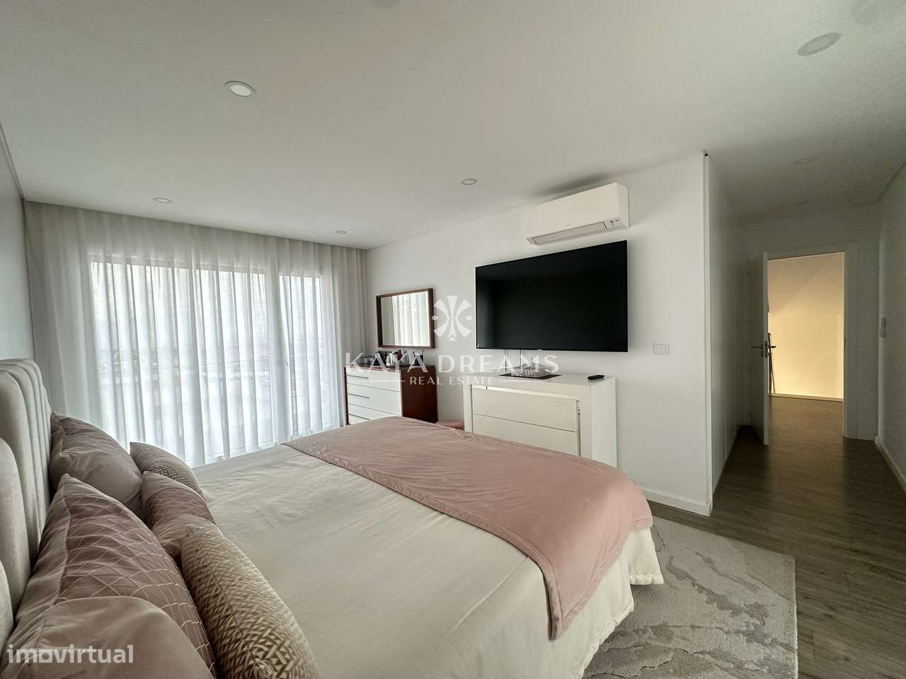 Moradia Semi Nova T4 de Luxo em Famões, a um Passo de Lisboa-15